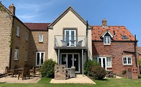 Prospect Cottage At The Bay Filey, Sleeps 4, 2 Dogs Welcome For Free Too